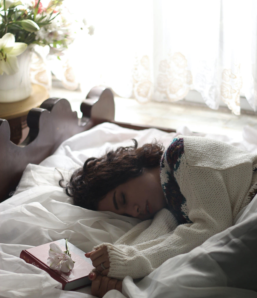 Miks kõhuli magamine on halb? | Näojooga ja siidist padjapüür - MaiWistik